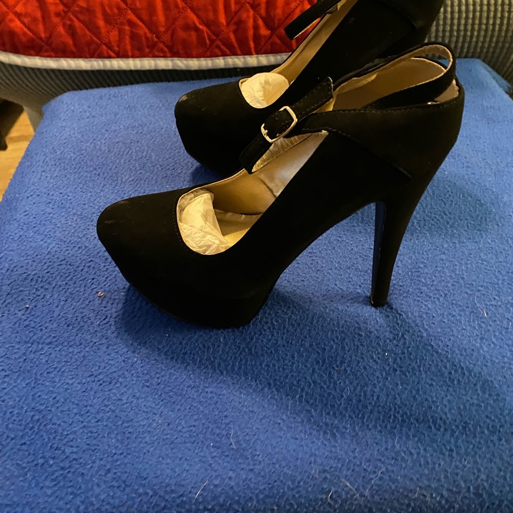 Bllack platform heels